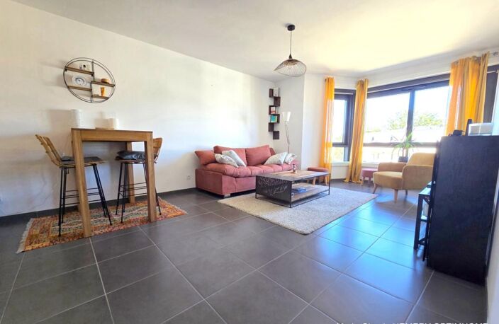 Dinard Médiathèque, appartement T2 de 50.08 m² exposé Sud Est au quatrième étage avec ascenseur. Cave et garage — photo 2