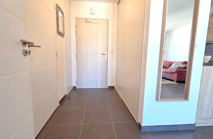 Dinard Médiathèque, appartement T2 de 50.08 m² exposé Sud Est au quatrième étage avec ascenseur. Cave et garage — photo 5