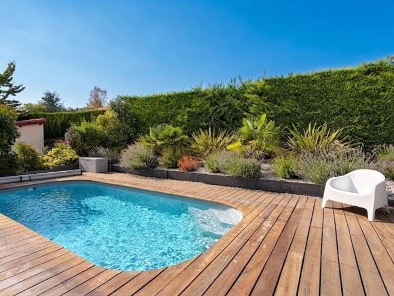 Maison à vendre La Roche-Blanche (63670) – Villa 7 pièces 172 m² avec piscine et vue imprenable — photo 1