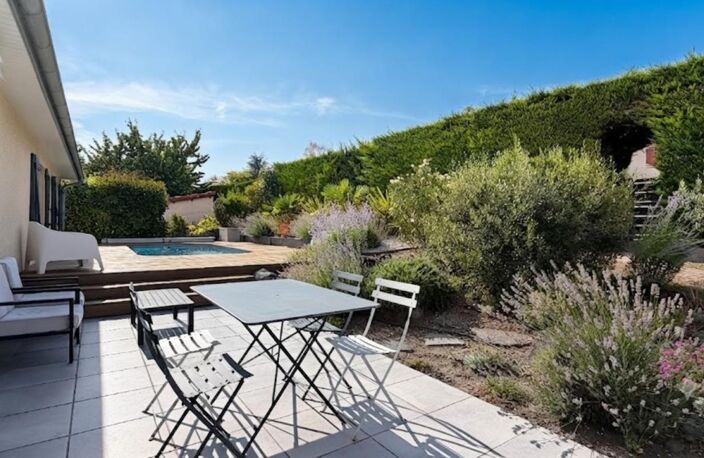 Maison à vendre La Roche-Blanche (63670) – Villa 7 pièces 172 m² avec piscine et vue imprenable — photo 2