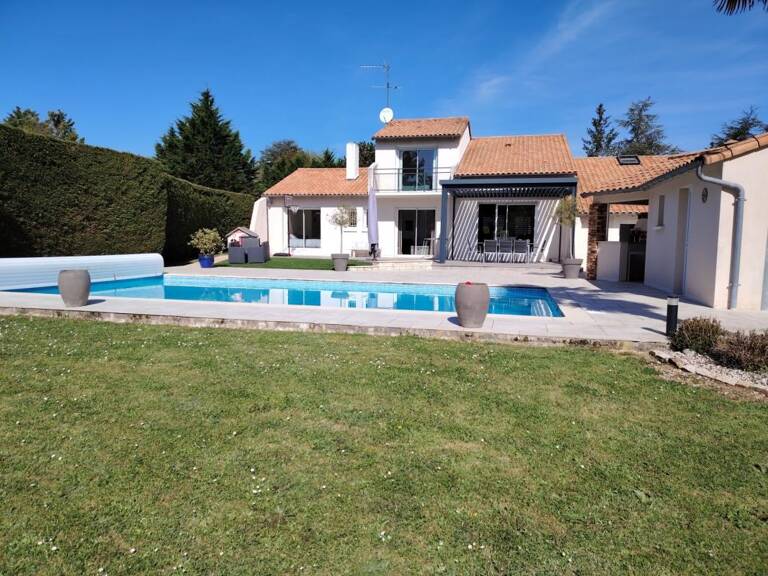 Belle Maison de 189 m² avec piscine dans environnement calme et verdoyant de Migné Auxances — photo 1