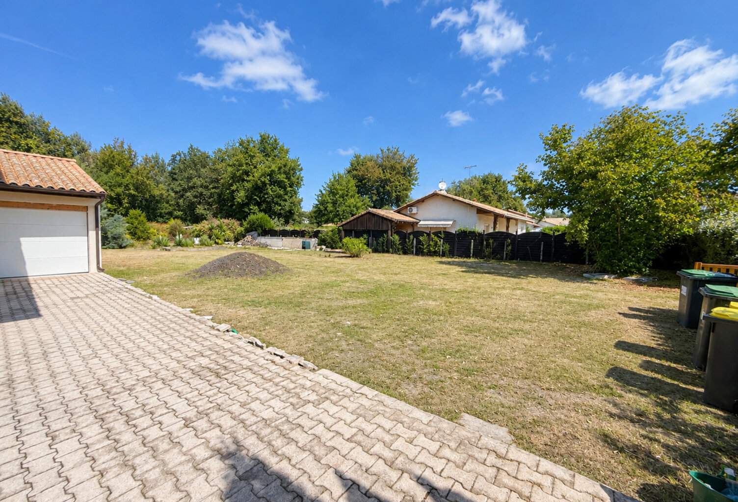Construisez la maison dont vous rêvez sur une parcelle viabilisée de 1 000 m², au cœur d'un environnement privilégié à Hourtin — photo 1