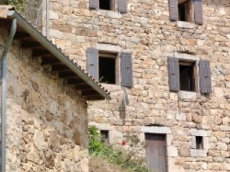 Maison en pierres à vendre 7 pièces SAINT MARTIN DE VALAMAS (07) — photo 1