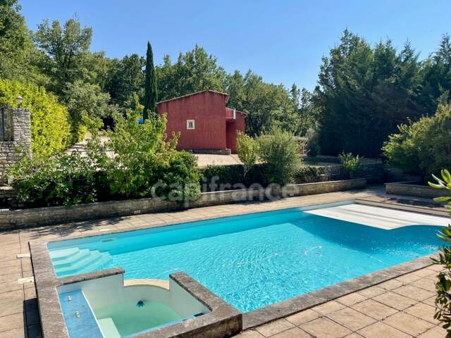 À vendre – Maison avec piscine et grand terrain arboré à Saignon (84400) — photo du bien