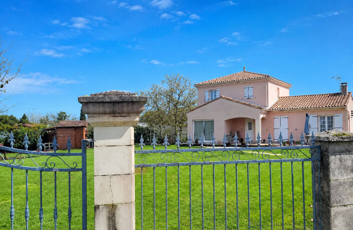 Saint-Sauveur – Élégante maison familiale de 151 m² sur un terrain de 1 600 m² — photo 3