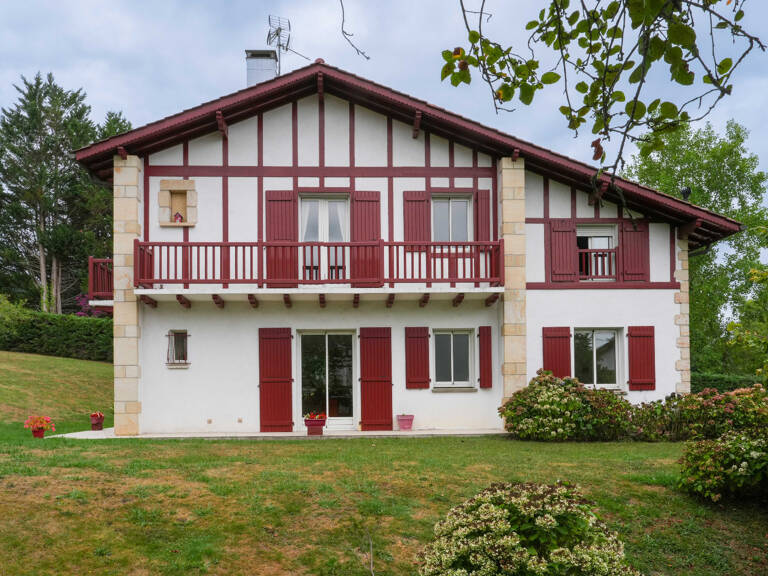 Entre authenticité basque et art de vivre, une propriété familiale d’exception aux portes de Saint-Jean-de-Luz — photo 1