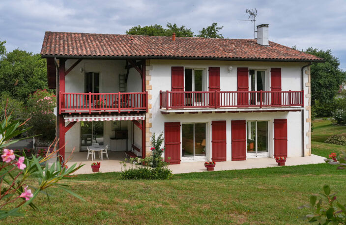 Entre authenticité basque et art de vivre, une propriété familiale d’exception aux portes de Saint-Jean-de-Luz — photo 2