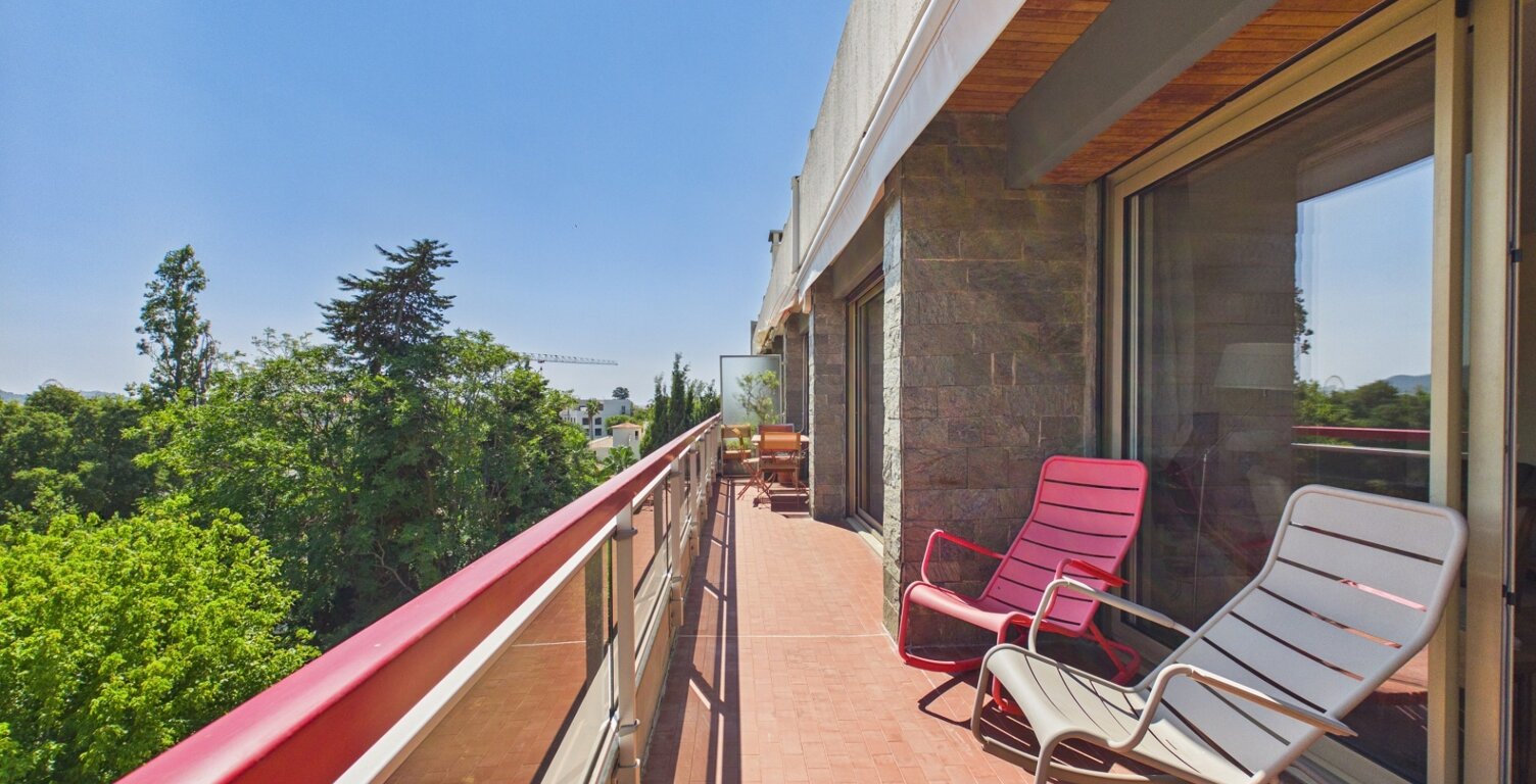 À vendre Appartement T5 de 150 m² au dernier étage avec terrasse à Saint-Giniez MARSEILLE 8E ARRONDISSEMENT — photo 1