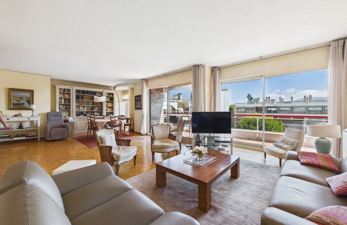 À vendre Appartement T5 de 150 m² au dernier étage avec terrasse à Saint-Giniez MARSEILLE 8E ARRONDISSEMENT — photo 2