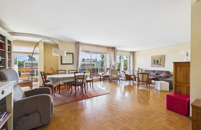 À vendre Appartement T5 de 150 m² au dernier étage avec terrasse à Saint-Giniez MARSEILLE 8E ARRONDISSEMENT — photo 3