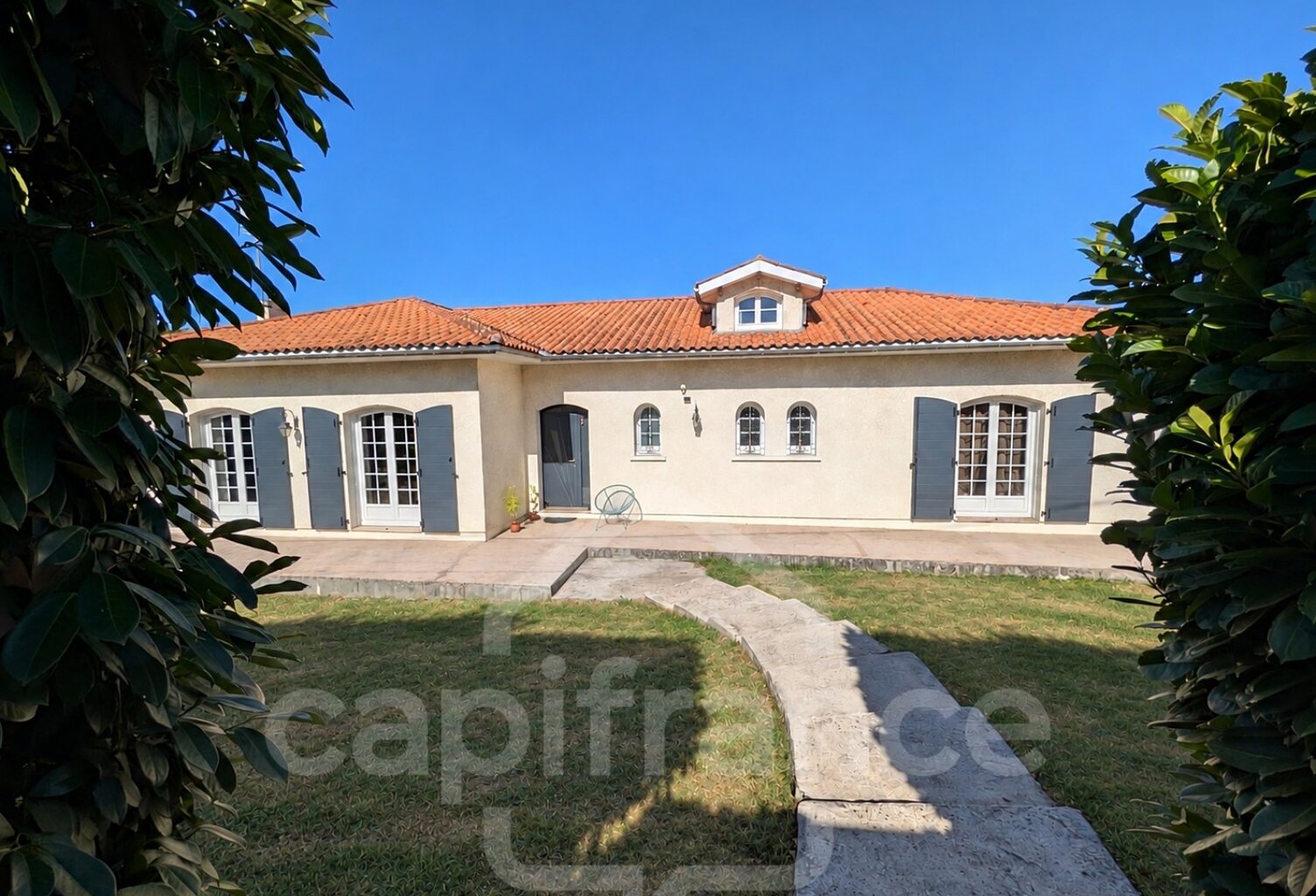 Maison à vendre 5 pièces - Piscine - sous-sol complet - CENTRE SAINT-LOUBES (33) — photo 1