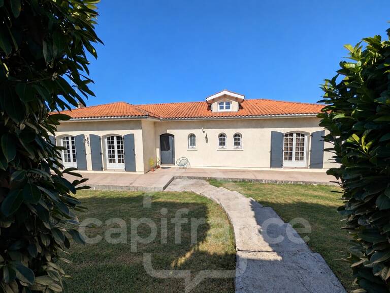 Maison à vendre 5 pièces - Piscine - sous-sol complet - CENTRE SAINT-LOUBES (33) — photo 1