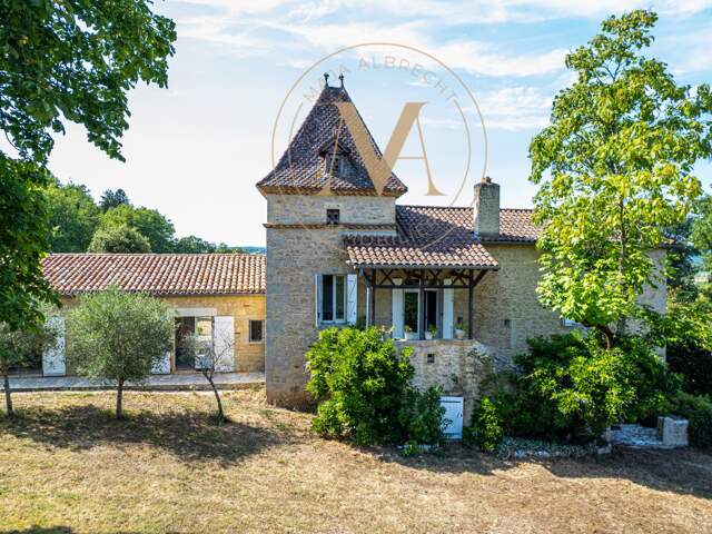 Manoir de caractère avec piscine intérieure, gîte et 11,6 hectares de nature préservée – LACAPELLE CABANAC (46) — photo du bien