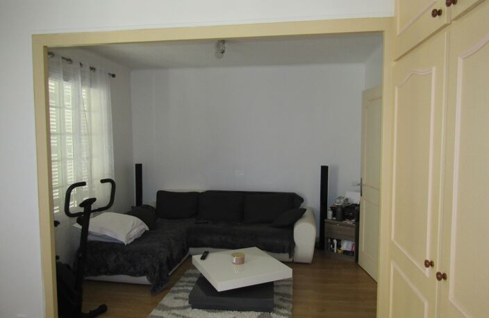 Appartement plein centre à Sarlat — photo 3