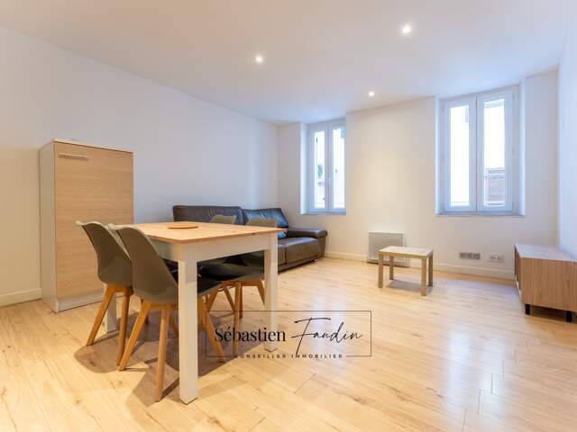 Appartement à louer 3 pièces LE BEAUSSET (83) - 47 m² - meublé - 2 chambres - double vitrage - calme — photo du bien