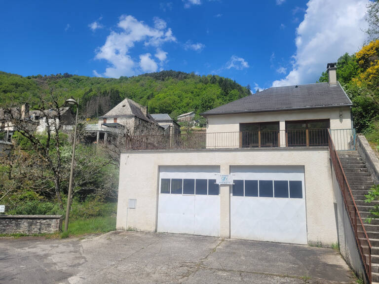 Maison avec très grand garage-atelier au bord du Lot (Cassaniouze, 15) — photo 1