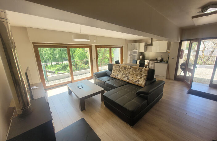 Maison avec très grand garage-atelier au bord du Lot (Cassaniouze, 15) — photo 4