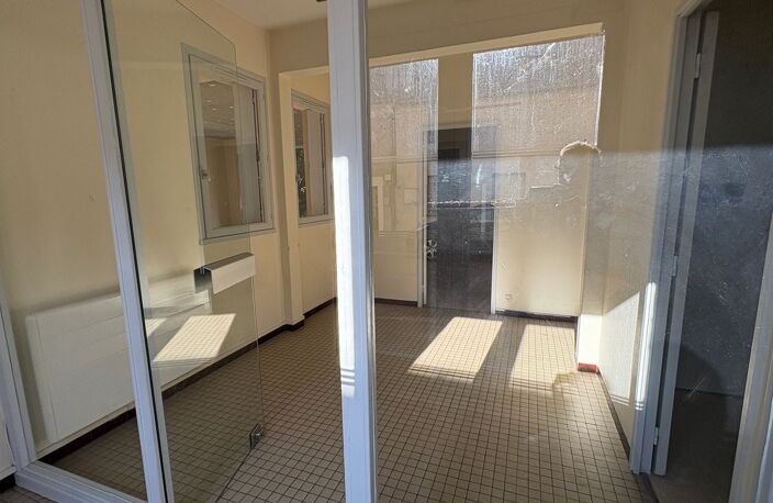 A LOUER - local d'activité 57 m² à Richelieu — photo 2