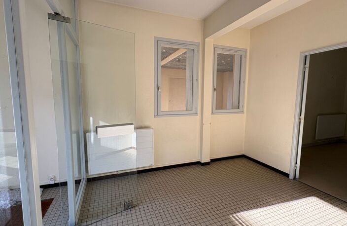 A LOUER - local d'activité 57 m² à Richelieu — photo 3
