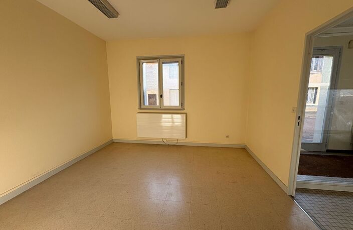 A LOUER - local d'activité 57 m² à Richelieu — photo 4