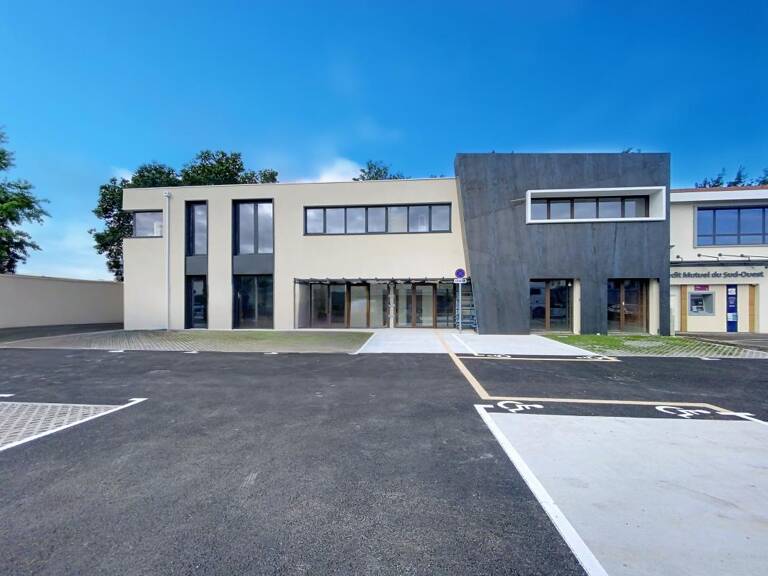 A SAINT JEAN D'ILLAC - Local neuf de 59 m² — photo 1