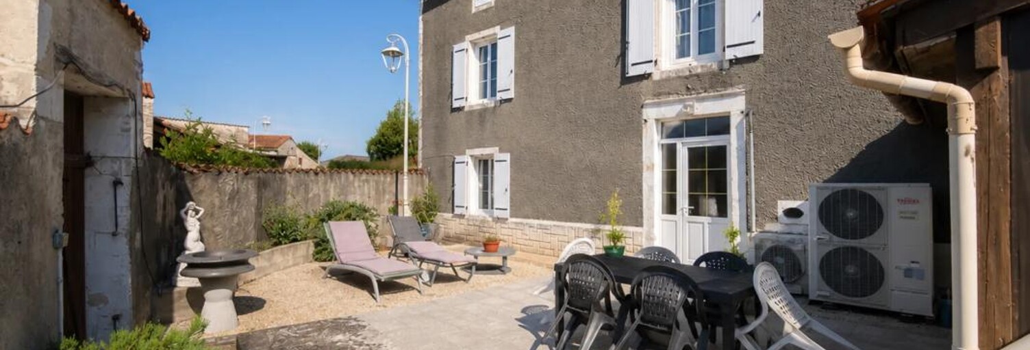 Maison 6 Pièces 180 m² à vendre à Villiers-Couture (17510)