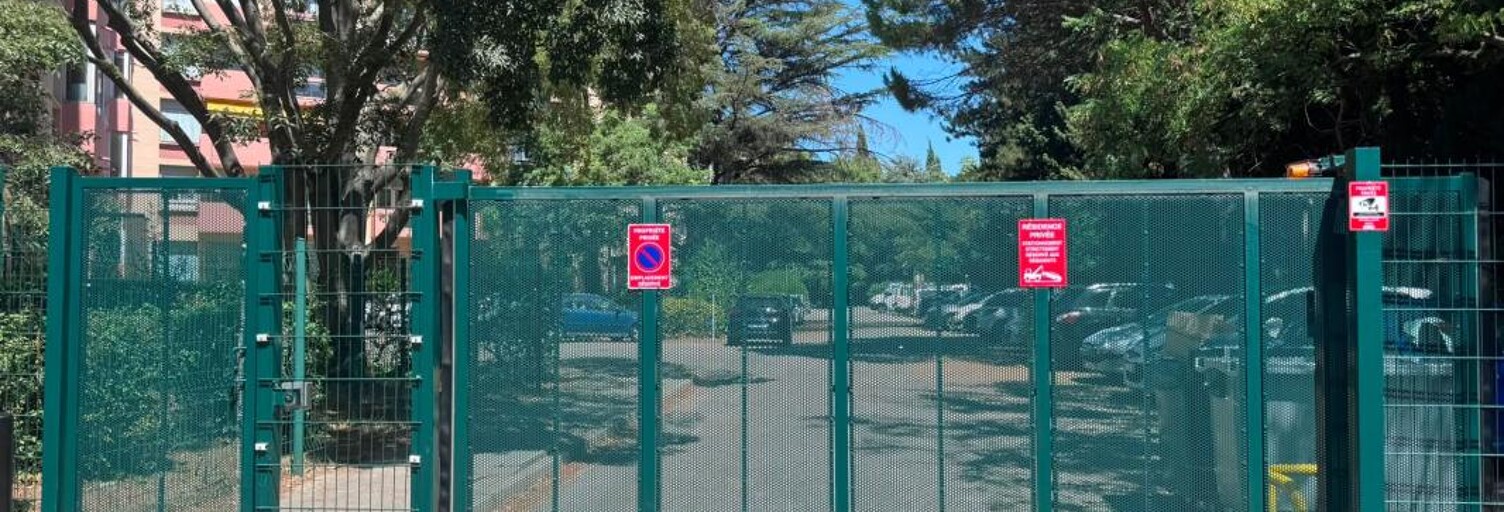 Garage   m² à louer à Nîmes (30000)