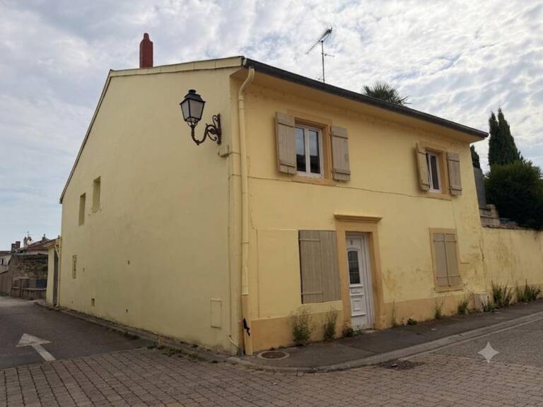 Maison de ville individuelle de 178m² avec 5 chambres, cour intérieure, garage et double accès — photo 1