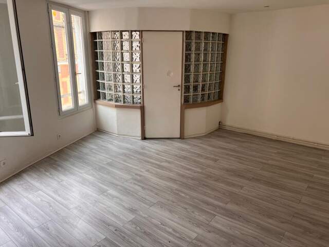 Appartement À Vendre — photo du bien