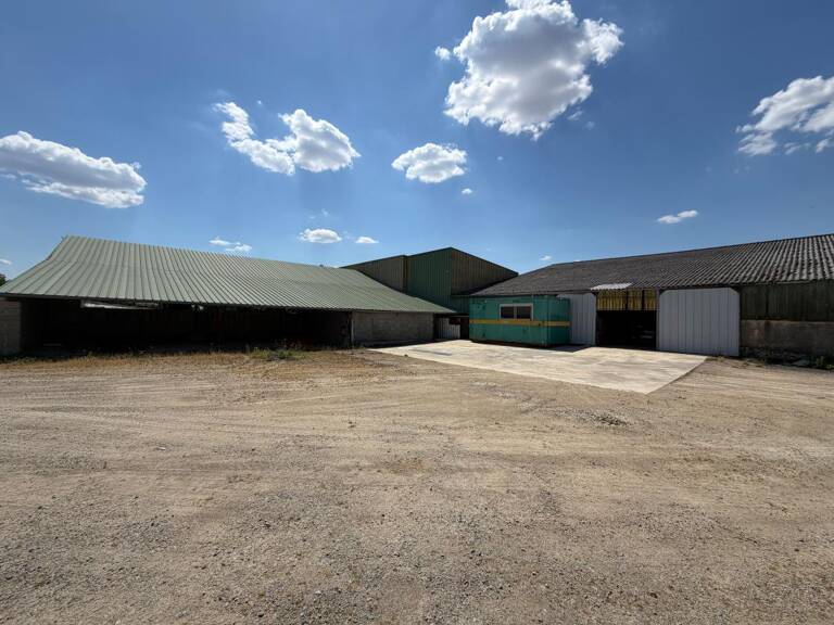 Bien Commercial À Vendre — photo 1
