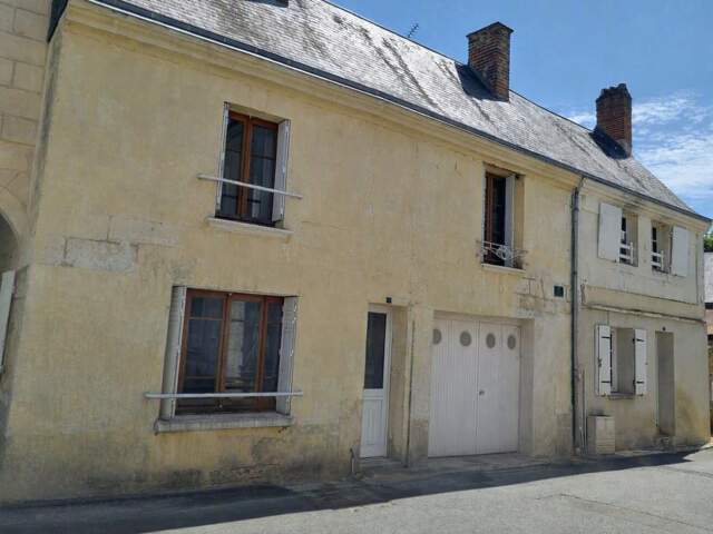 MAISON DE VILLAGE A VILLEDIEU LE CHATEAU — photo du bien