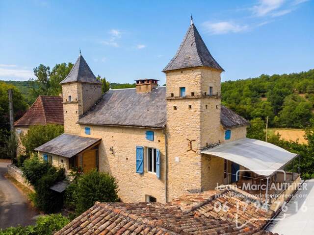Léobard (46)  Ensemble en pierre du 18ème siècle avec gîte et piscine 397 300 — photo du bien