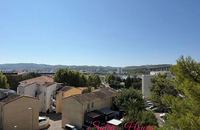 Très beau T2 avec ascenseur, balcon et vue sur le canal — photo 5