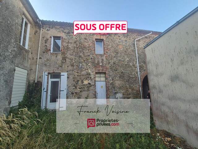 A VENDRE à Rochetrejoux en centre bourg, maison ancienne à rénover — photo du bien