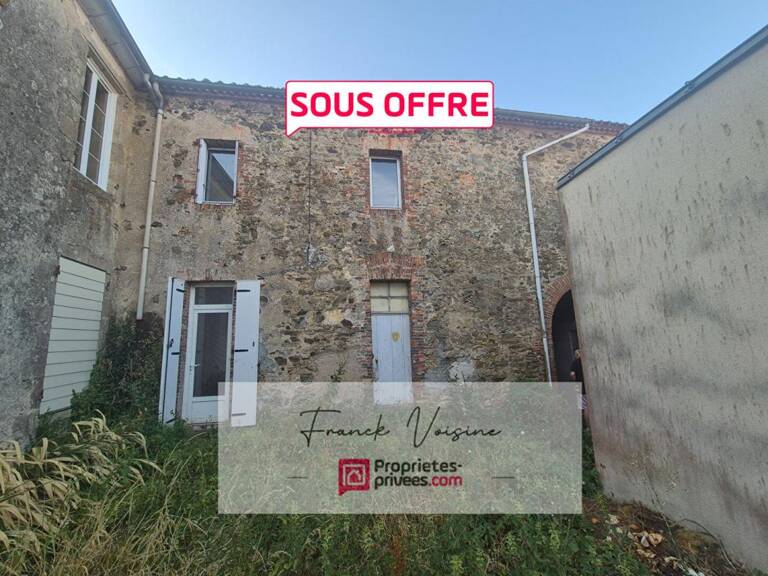 A VENDRE à Rochetrejoux en centre bourg, maison ancienne à rénover — photo 1
