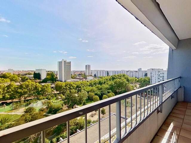 Bordeaux (33300) — Spacieux T5 de 104 m² avec balcons, vue dégagée et parking ! — photo du bien
