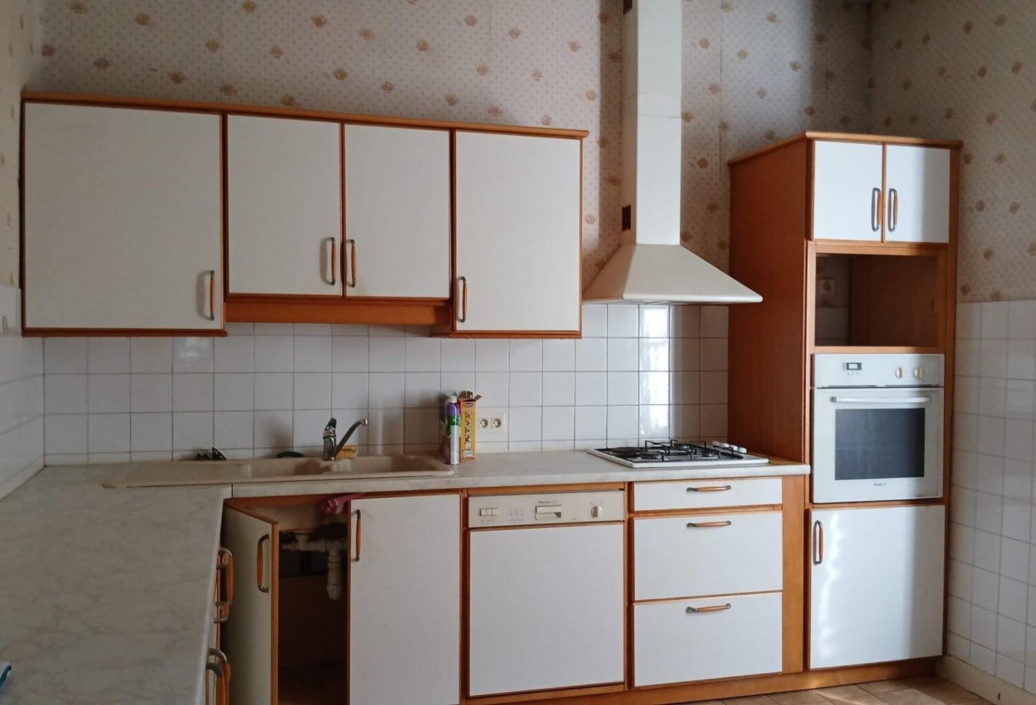 Maison de ville avec jardin et vaste espace aménageable. — photo 1