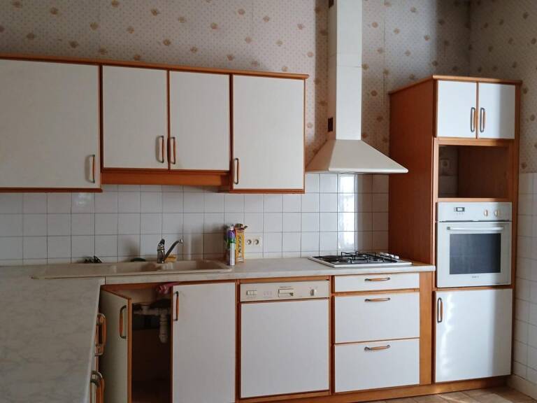 Maison de ville avec jardin et vaste espace aménageable. — photo 1