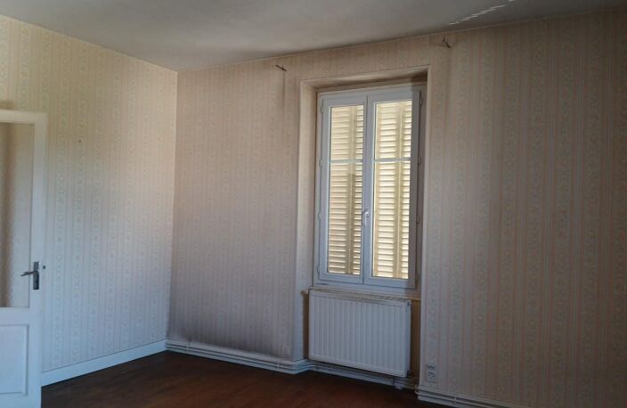 Maison de ville avec jardin et vaste espace aménageable. — photo 2