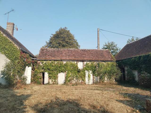 CORPS DE FERME À RÉNOVER – TROIS HABITATIONS – TERRAIN DE 6 836 M² — photo du bien