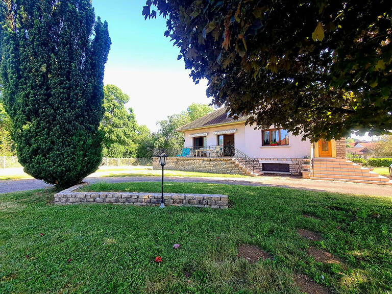 Pavillon posé sur plus de 3000 m² clos — photo 1