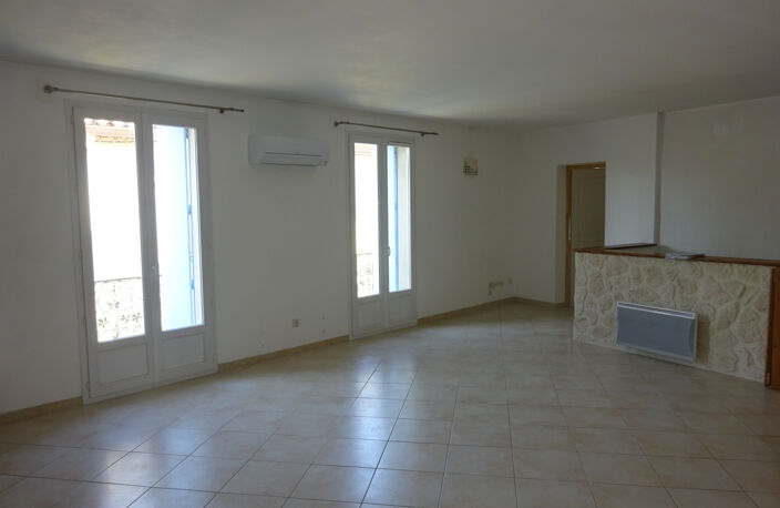 MAUGUIO CENTRE T4 AVEC EXTERIEUR — photo 2