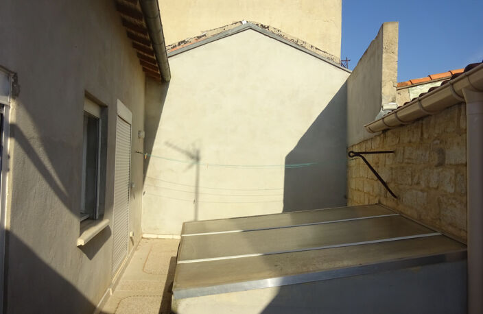 MAUGUIO CENTRE T4 AVEC EXTERIEUR — photo 3