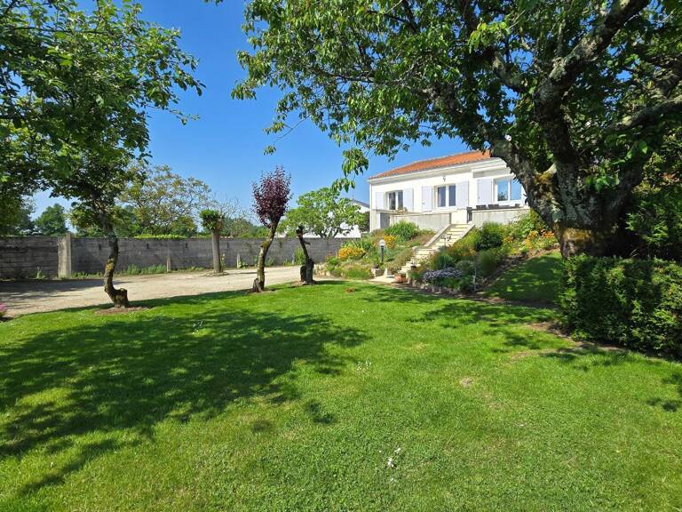 Maison au prix attractif sur un grand terrain à Landeronde — photo 1