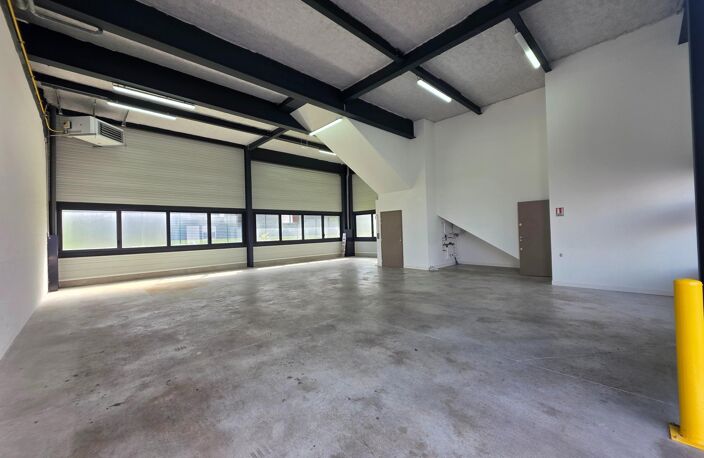 LOCAL COMMERCIAL BUREAUX  190 M2 — photo 2