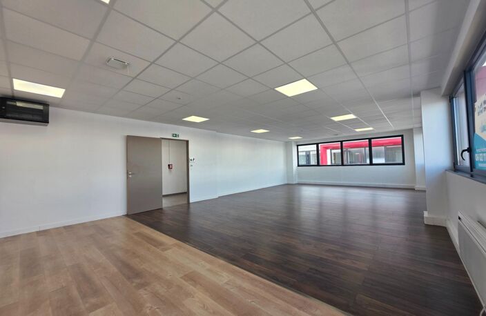 LOCAL COMMERCIAL BUREAUX  190 M2 — photo 4