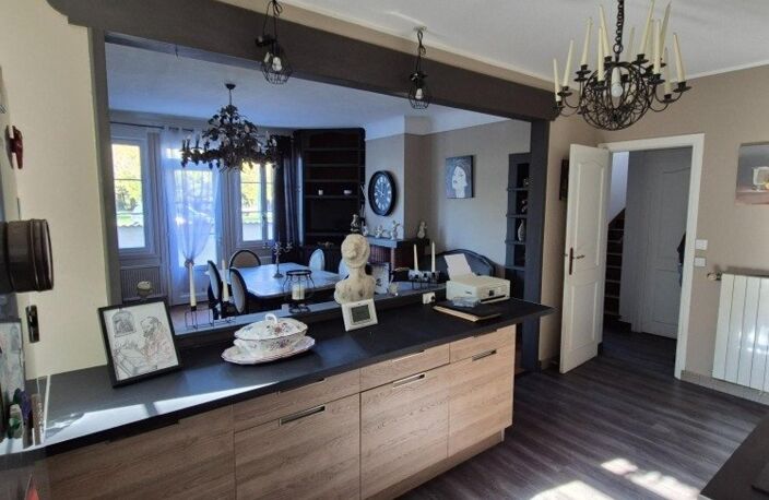 maison à étage de 130 m2 et 60m2 de véranda sur un joli terrain arboré de 1006 m2 avec une dépendance habitable — photo 3