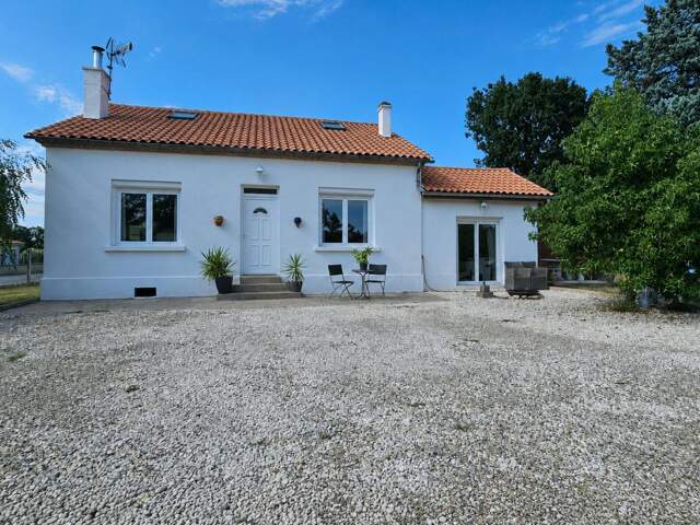 Maison en pierre avec beau potentiel — photo du bien