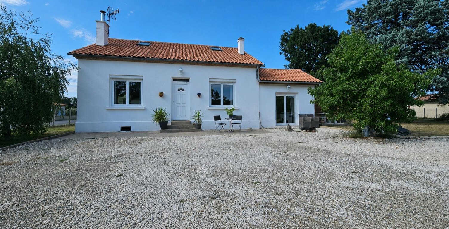 Maison en pierre avec beau potentiel — photo 1