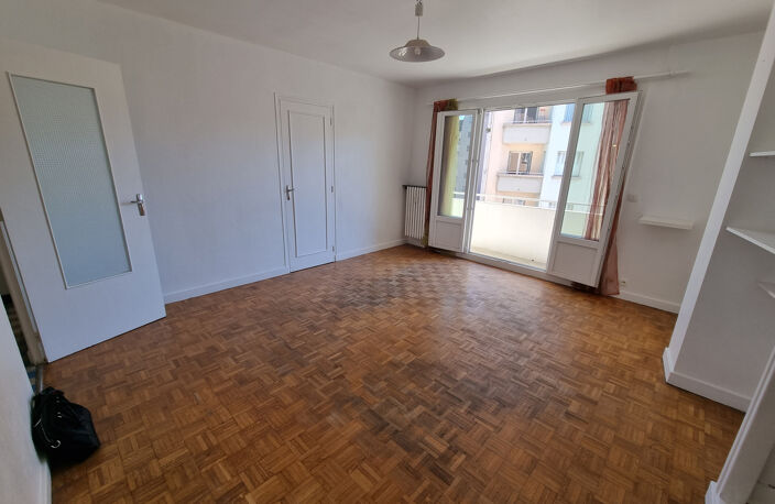 Grand 2P+C Meublé avec balcons 39m2 — photo 4